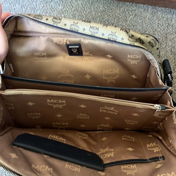 COPY - COPY - MCM MESSENGER BAG AUTHENTIC - Picture 8 of 9